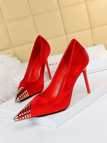 Γυναικεία ψηλοτάκουνα παπούτσια με μεταλλική διακόσμηση - μυτερό μοντέλο