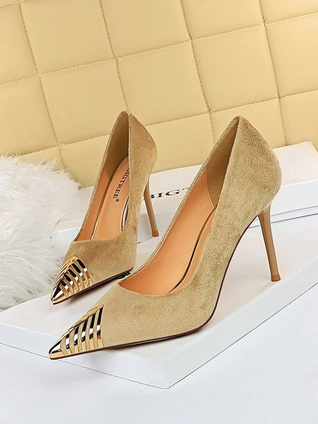 Γυναικεία ψηλοτάκουνα παπούτσια με μεταλλική διακόσμηση - μυτερό μοντέλο