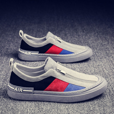 Meeste tekstiilist mokassiinid luku ja lameda tallaga