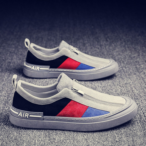 Meeste tekstiilist mokassiinid luku ja lameda tallaga