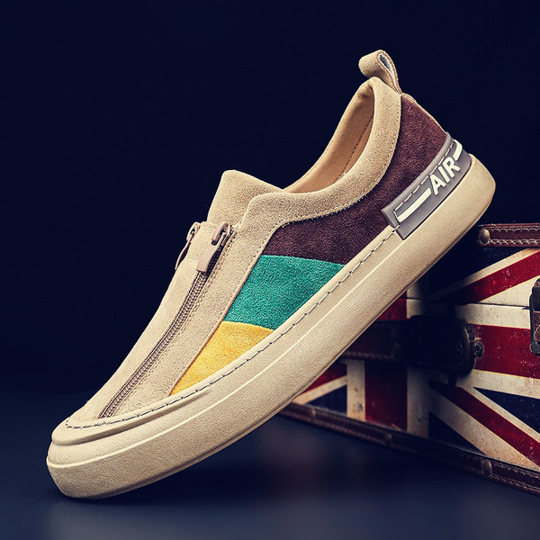 Meeste tekstiilist mokassiinid luku ja lameda tallaga