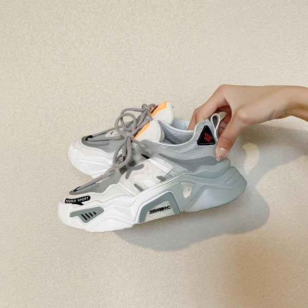 Νέο μοντέλο γυναικεία αθλητικά παπούτσια με χρωματιστή σόλα