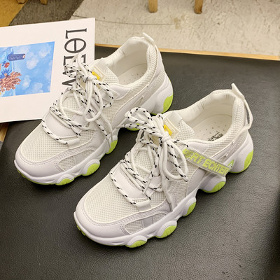 Γυναικεία αθλητικά παπούτσια - με κορδόνια και τραχιά σόλα