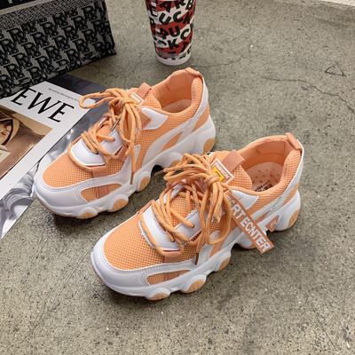 Γυναικεία αθλητικά παπούτσια - με κορδόνια και τραχιά σόλα