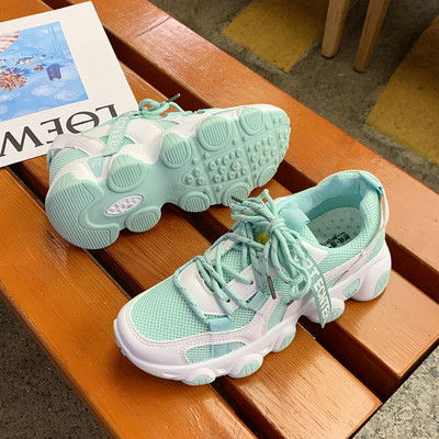 Γυναικεία αθλητικά παπούτσια - με κορδόνια και τραχιά σόλα