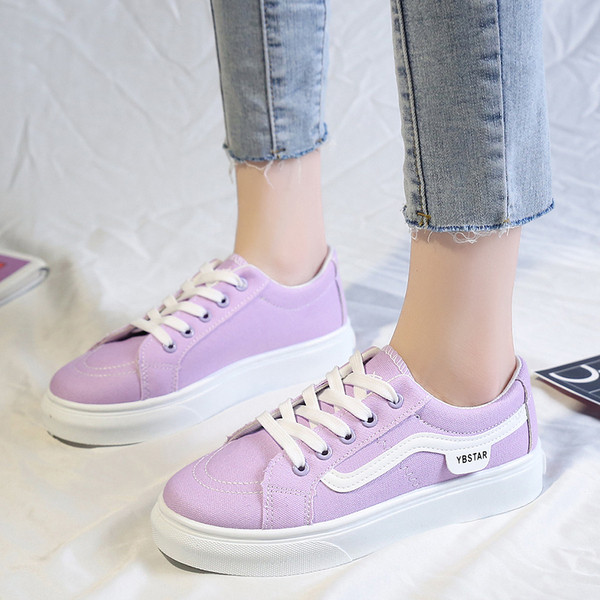 Női tornacipők új modellje textil nyakkendővel