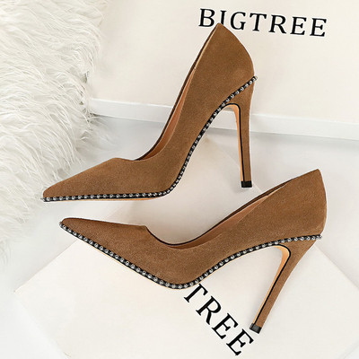 Μοντέρνα γυναικεία παπούτσια με τρουξ- ψηλά τακούνια