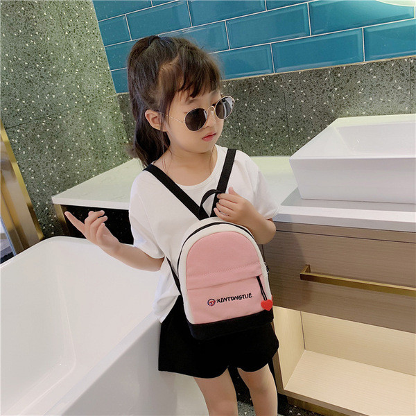 Laste seljakott kirjaga