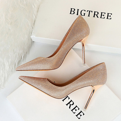 Γυναικεία παπούτσια με λεπτό τακούνι - μυτερά μοντέλα σε διάφορα χρώματα