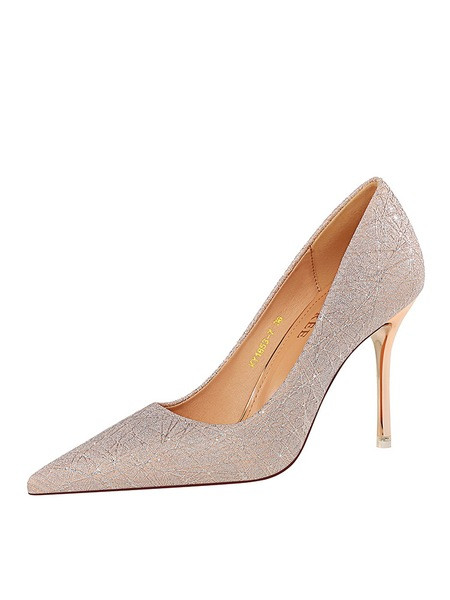 Γυναικεία παπούτσια με λεπτό τακούνι - μυτερά μοντέλα σε διάφορα χρώματα