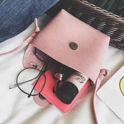 Gyerektáska 3D fülekkel és hímzéssel