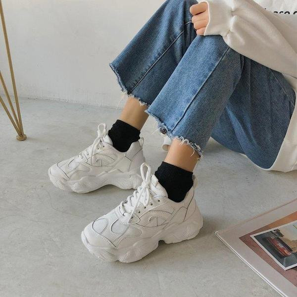 Γυναικεία αθλητικά παπούτσια με τραχιά σόλα