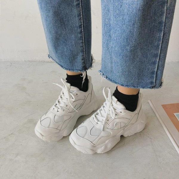 Γυναικεία αθλητικά παπούτσια με τραχιά σόλα