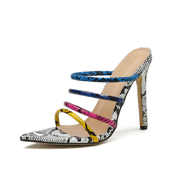 Κομψά γυναικεία παπούτσια  ψηλοτάκουνα με άνιμαλ πριντ 