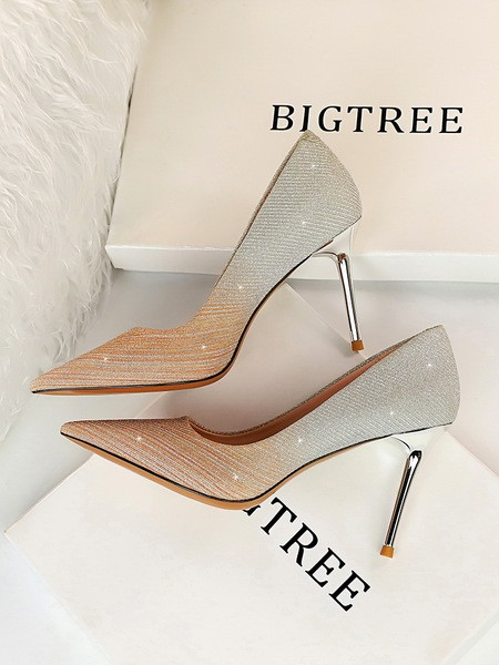 Γυναικεία μοντέρνα παπούτσια με λεπτό τακούνι