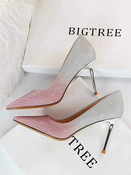Γυναικεία μοντέρνα παπούτσια με λεπτό τακούνι