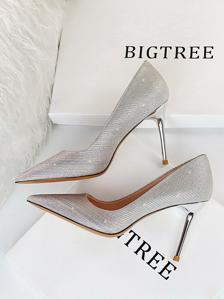 Γυναικεία μοντέρνα παπούτσια με λεπτό τακούνι