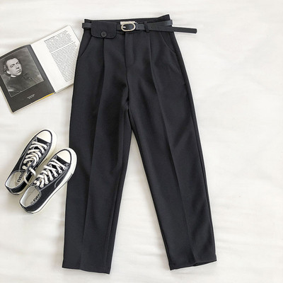 Modern női nadrág övvel és zsebbel