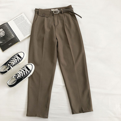 Modern női nadrág övvel és zsebbel