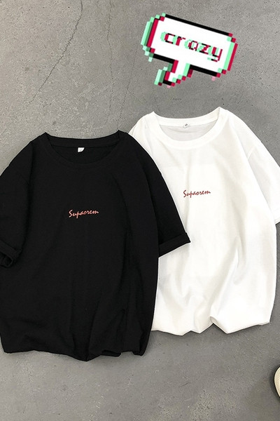 Laia mudeliga meeste T-särk kirjaga