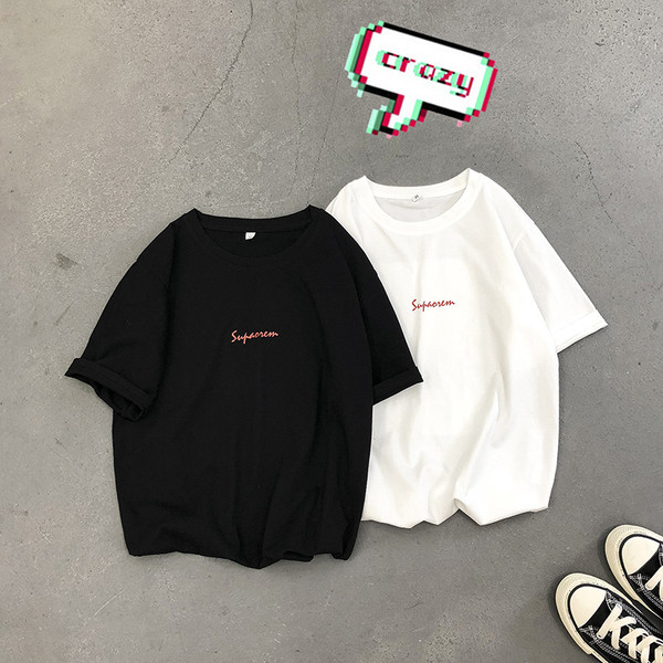 Laia mudeliga meeste T-särk kirjaga