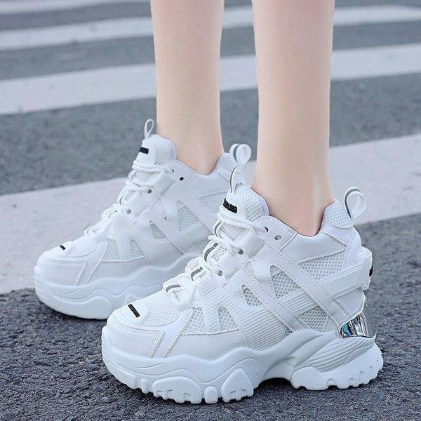 Γυναικεία μοντέρνα αθλητικά παπούτσια με υψηλή πλατφόρμα