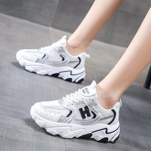 Γυναικεία μοντέρνα αθλητικά παπούτσια με ψηλή σόλα
