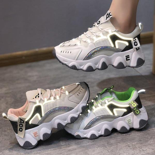 Női tornacipő magas talppal, színes fűzőkkel