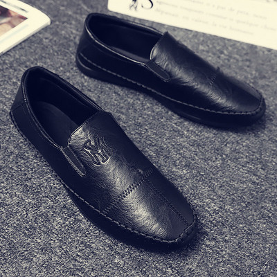 Meeste mokassiinid ökonahast tikandi ja lameda tallaga