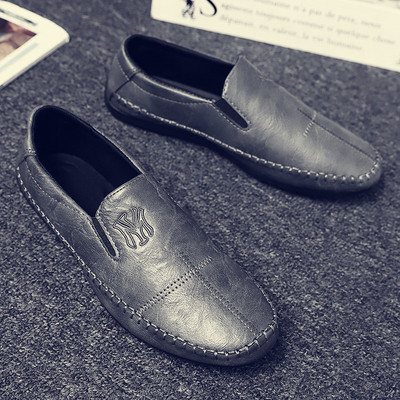 Meeste mokassiinid ökonahast tikandi ja lameda tallaga