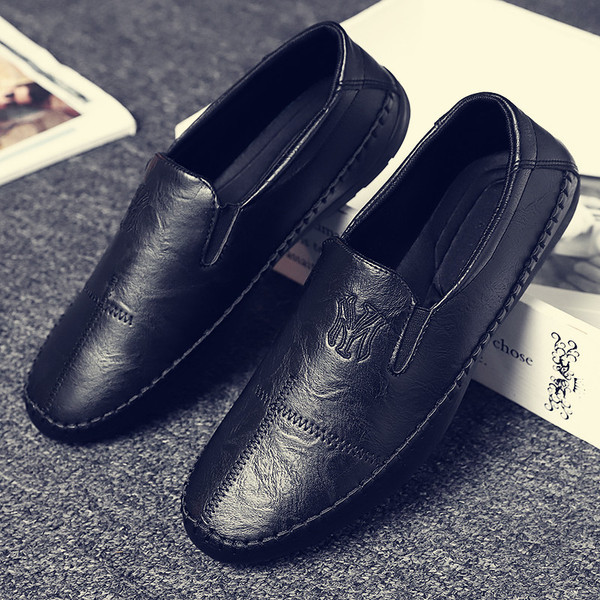 Meeste mokassiinid ökonahast tikandi ja lameda tallaga