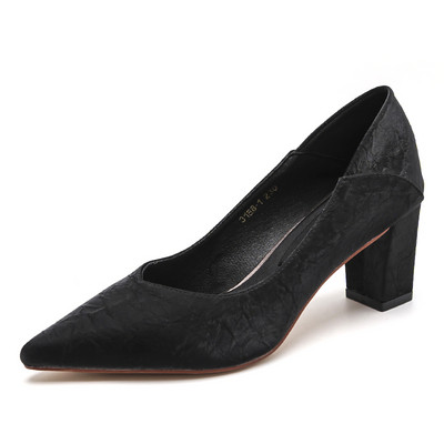 Naiste jalanõud mitmes värvitoonis paksu kontsaga teravatipuline mudel