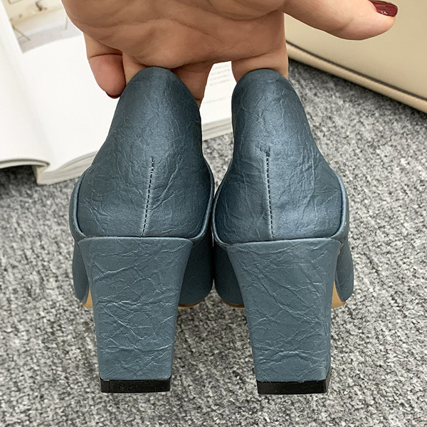 Naiste jalanõud mitmes värvitoonis paksu kontsaga teravatipuline mudel