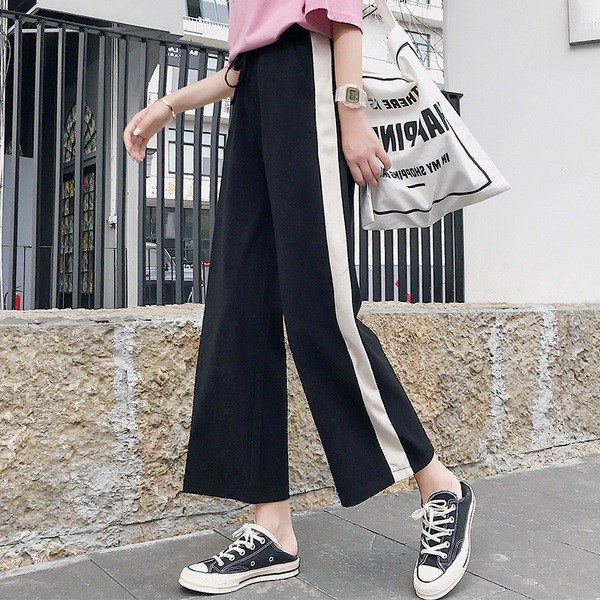 Naiste spordipüksid laiad 9/10 pikkuse ja ääristega mudel