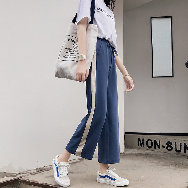 Naiste spordipüksid laiad 9/10 pikkuse ja ääristega mudel