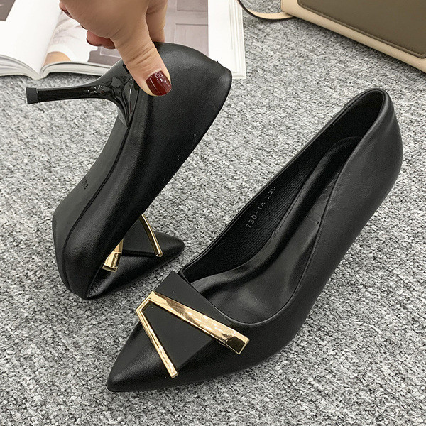 Γυναικεία casual  παπούτσια με μεταλλική διακόσμηση