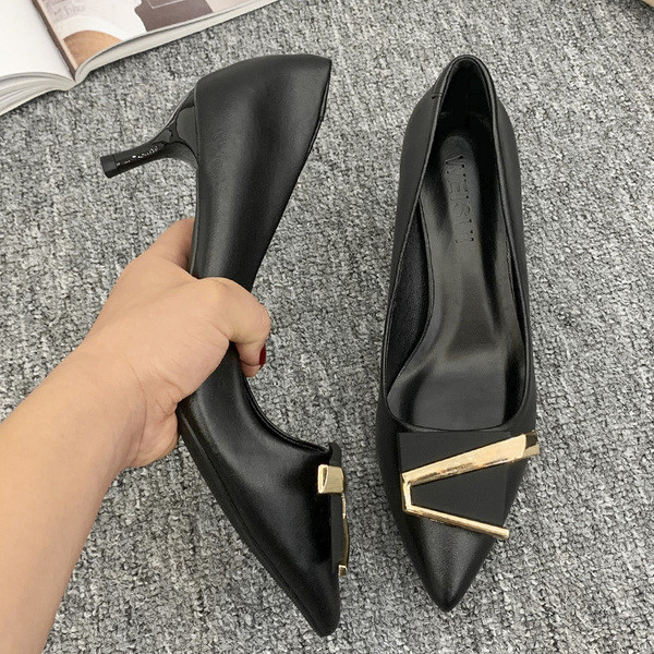 Γυναικεία casual  παπούτσια με μεταλλική διακόσμηση