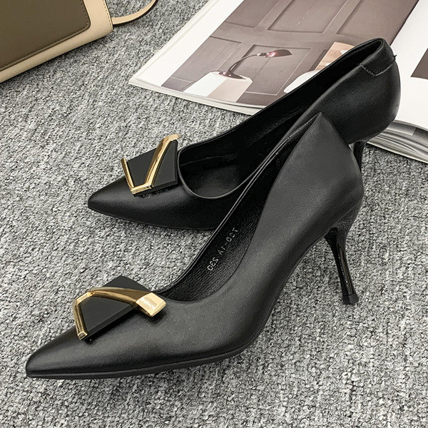 Γυναικεία casual  παπούτσια με μεταλλική διακόσμηση