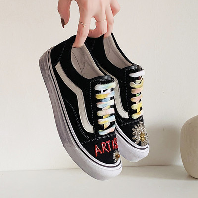 Νέο μοντέλο γυναικεία αθλητικά παπούτσια με υφασμάτινη επιγραφή