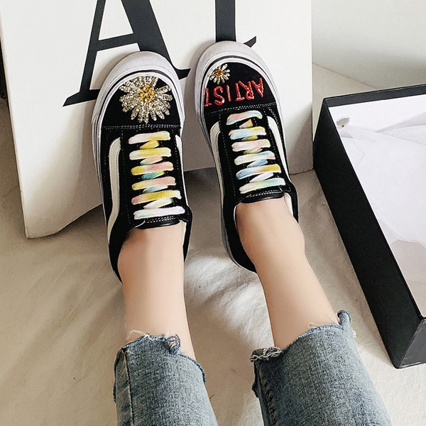 Νέο μοντέλο γυναικεία αθλητικά παπούτσια με υφασμάτινη επιγραφή