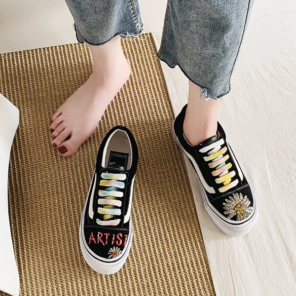 Νέο μοντέλο γυναικεία αθλητικά παπούτσια με υφασμάτινη επιγραφή