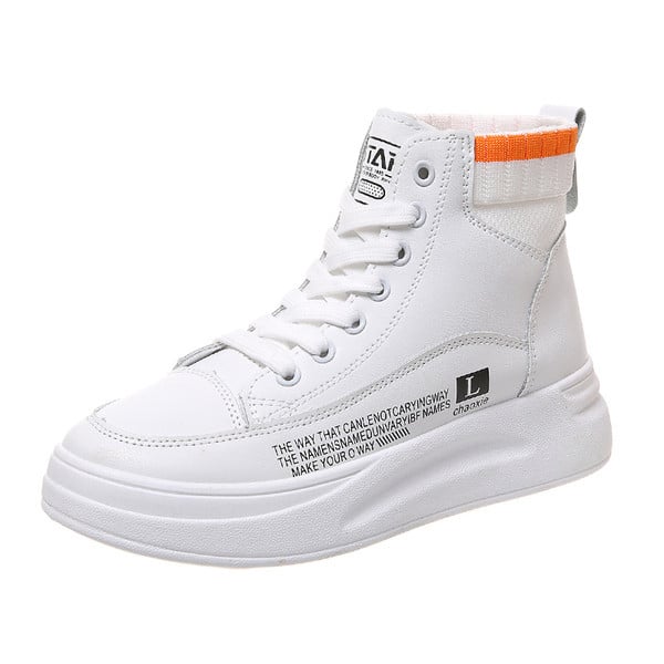 Γυναικεία αθλητικά παπούτσια με επίπεδη σόλα και κορδόνια σε λευκό και μαύρο χρώμα