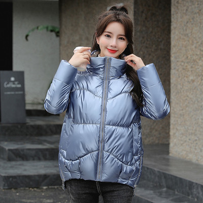 Rövid női téli kabát egyenes gallérral és kapucni nélkül