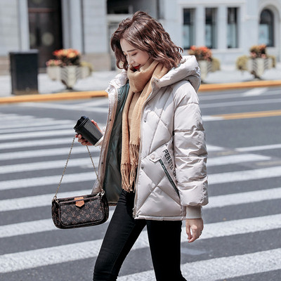 Γυναικείο μπουφάν φθινοπώρου-χειμώνα με κουκούλα: μοντέλο σε κόκκινο, κίτρινο, μπλε, μοβ, μαύρο, πράσινο