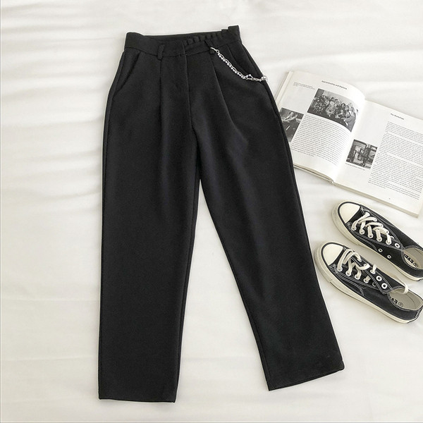 Μοντέρνο γυναικείο παντελόνι με μεταλλική αλυσίδα και ελαστικό