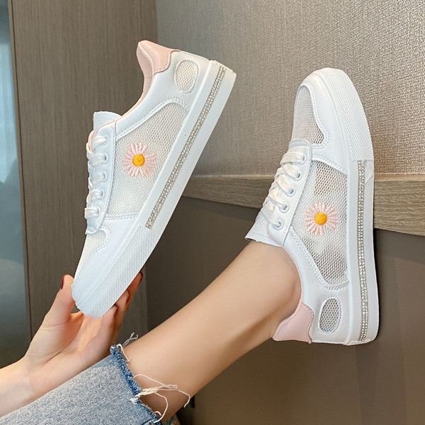 Νέο μοντέλο casual γυναικεία αθλητικά παπούτσια με κέντημα και επίπεδη σόλα