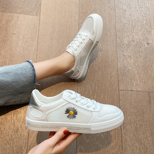 Νέο μοντέλο casual γυναικεία αθλητικά παπούτσια με κέντημα και επίπεδη σόλα
