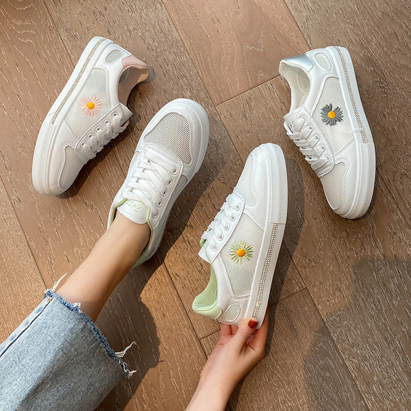 Νέο μοντέλο casual γυναικεία αθλητικά παπούτσια με κέντημα και επίπεδη σόλα