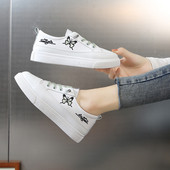 Naiste vabaaja tossud paelte ja tikandiga valged