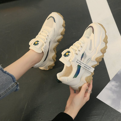 Νέο μοντέλο γυναικεία αθλητικά παπούτσια με κέντημα και τραχιά σόλα